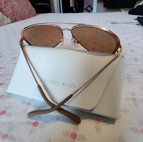 Mickael kors Sunglasses - Picture 3 of 4